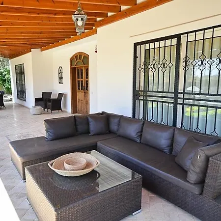 Sleeps 8 Pool Air Con Wifi * 바이즈