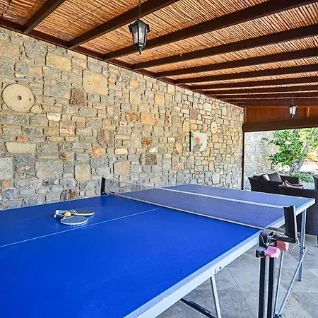 Sleeps 8 Pool Air Con Wifi 바이즈