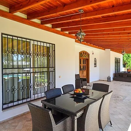 Sleeps 8 Pool Air Con Wifi 빌라 *
