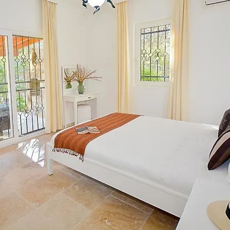 Sleeps 8 Pool Air Con Wifi 바이즈