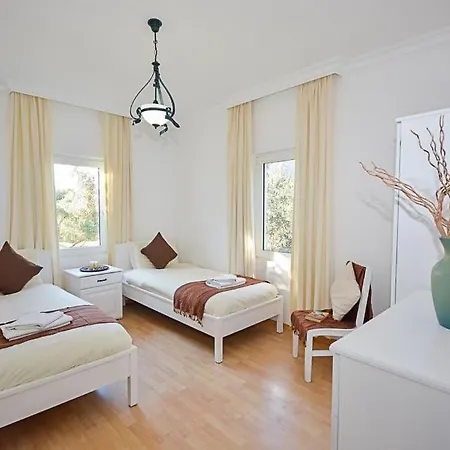 빌라 Sleeps 8 Pool Air Con Wifi